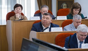 Евгений Солнцев впервые отчитался перед депутатами Заксобрания